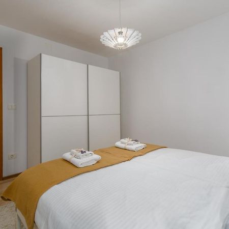 Apartments Agata Novigrad Istria Buitenkant foto