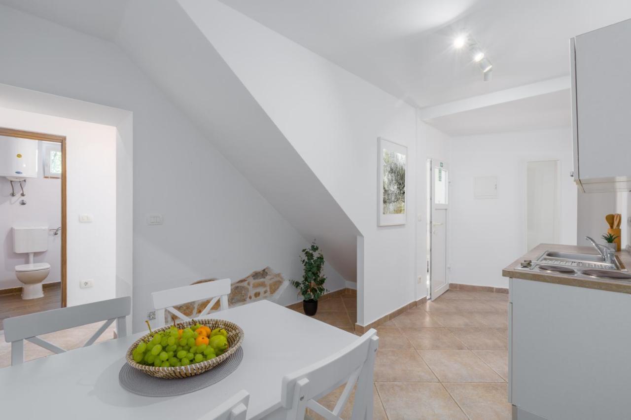 Apartments Agata Novigrad Istria Buitenkant foto