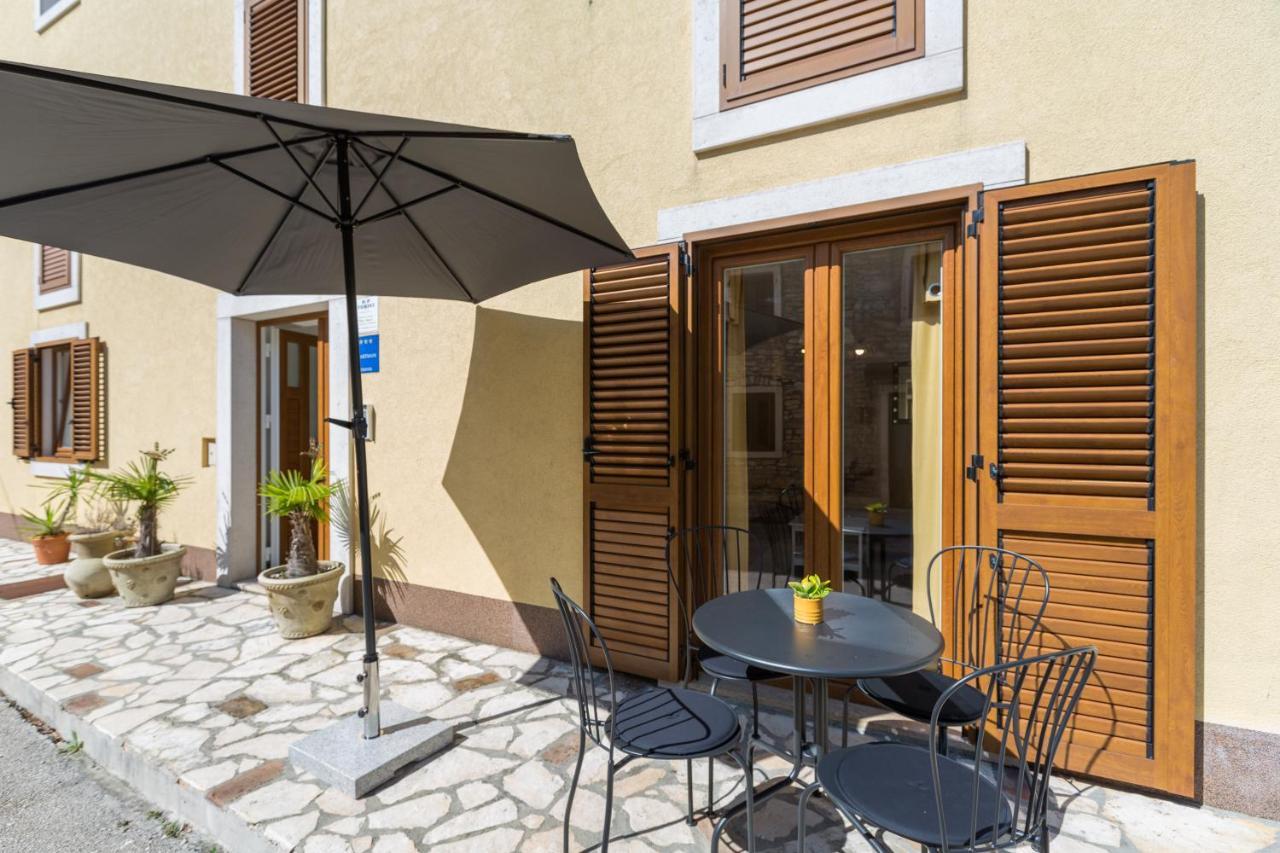 Apartments Agata Novigrad Istria Buitenkant foto