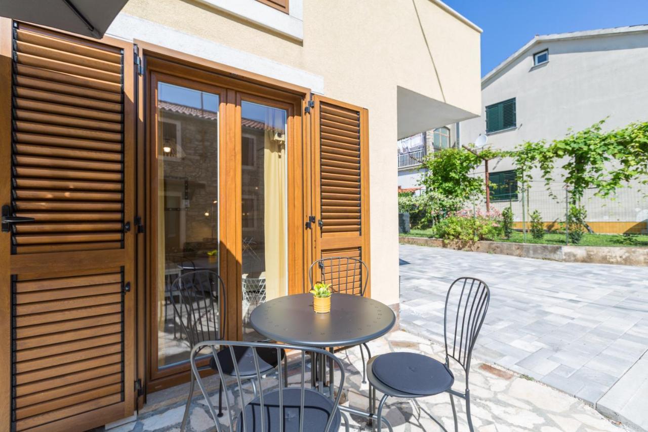 Apartments Agata Novigrad Istria Buitenkant foto