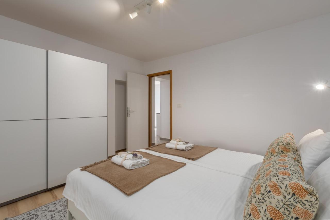 Apartments Agata Novigrad Istria Buitenkant foto