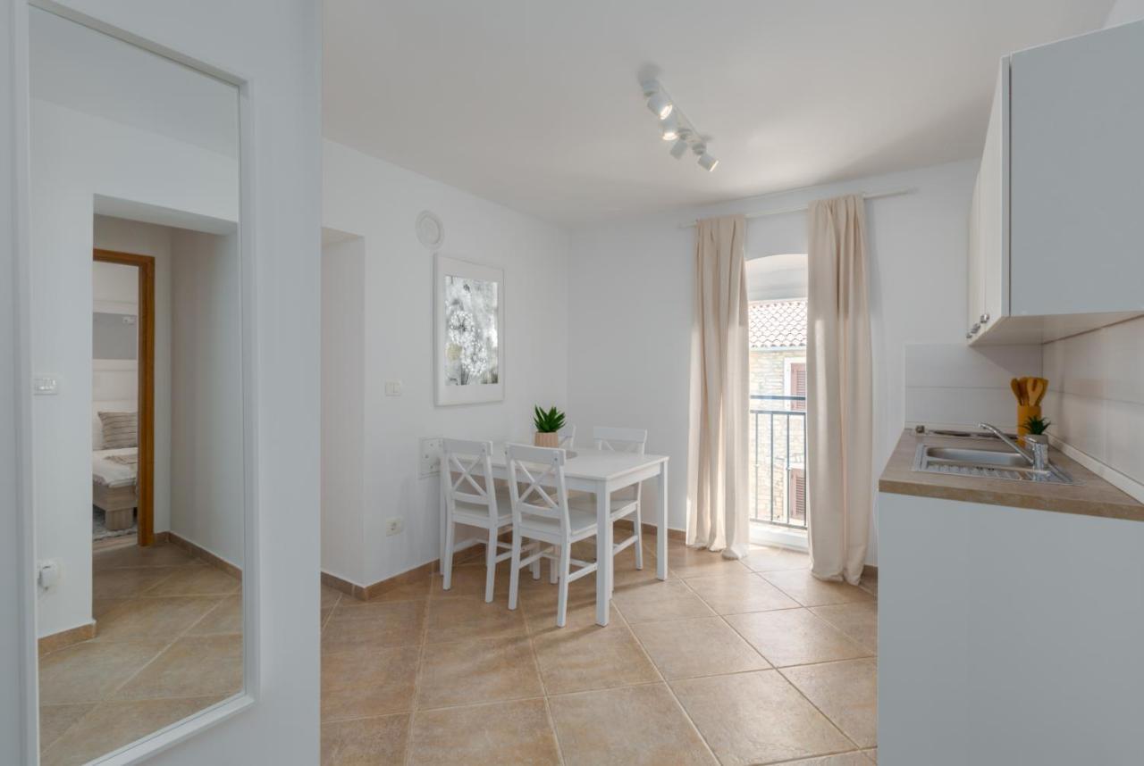 Apartments Agata Novigrad Istria Buitenkant foto